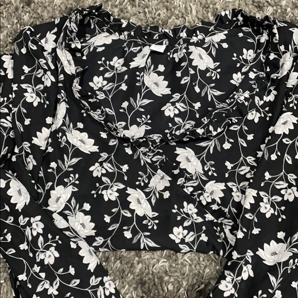 Old Navy Black Grey Floral Blouse Size XXL - Picture 2 of 2